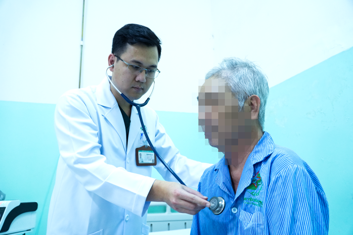 Người đàn ông 7 tháng ngủ ngồi- Ảnh 1. Người đàn ông 7 tháng ngủ ngồi- Ảnh 1.