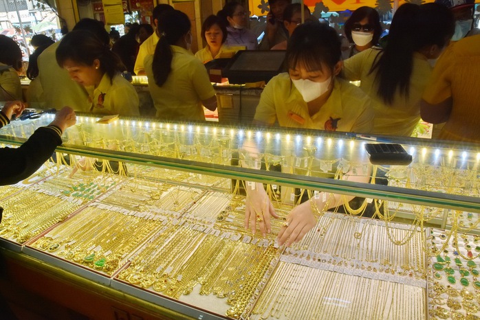 Giá vàng hôm nay 26-12: Vàng SJC tuột nhanh khỏi mốc 80 triệu đồng/lượng?- Ảnh 1. Giá vàng hôm nay 26-12: Vàng SJC tuột nhanh khỏi mốc 80 triệu đồng/lượng?- Ảnh 1.