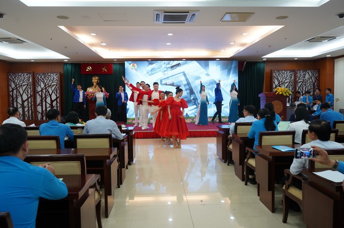 Công đoàn TP HCM: Nhiều giải pháp hỗ trợ công nhân mất việc, giảm giờ làm- Ảnh 1. Công đoàn TP HCM: Nhiều giải pháp hỗ trợ công nhân mất việc, giảm giờ làm- Ảnh 1.