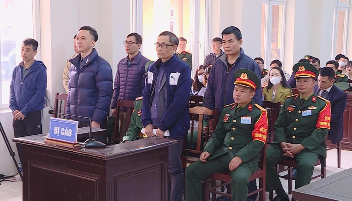 Nhóm cựu sĩ quan quân y nhận "hoa hồng" hơn 7 tỉ đồng từ Việt Á hầu tòa- Ảnh 3. Nhóm cựu sĩ quan quân y nhận "hoa hồng" hơn 7 tỉ đồng từ Việt Á hầu tòa- Ảnh 3.