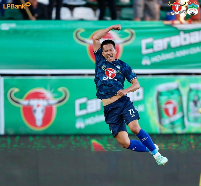 CLB HAGL thắng sốc đương kim á quân Hà Nội FC- Ảnh 1. CLB HAGL thắng sốc đương kim á quân Hà Nội FC- Ảnh 1.