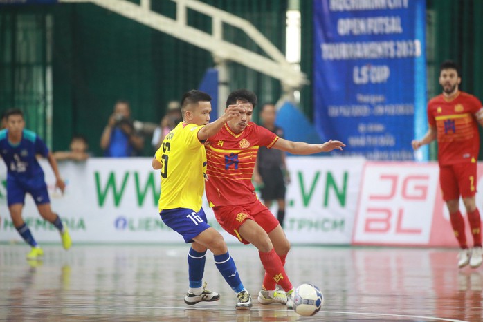 Thủ môn lập cú đúp, Sahako tạo cú sốc để gặp đại diện futsal Thái Lan ở chung kết- Ảnh 3. Thủ môn lập cú đúp, Sahako tạo cú sốc để gặp đại diện futsal Thái Lan ở chung kết- Ảnh 3.