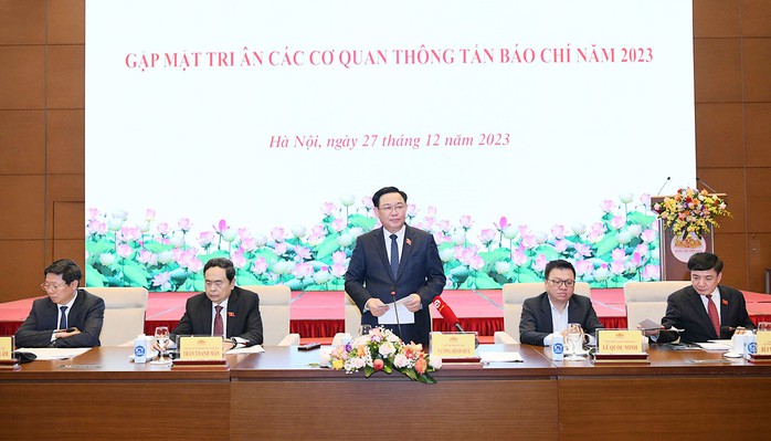 Hoàn thiện khung pháp lý để báo chí hoạt động hiệu quả- Ảnh 1. Hoàn thiện khung pháp lý để báo chí hoạt động hiệu quả- Ảnh 1.