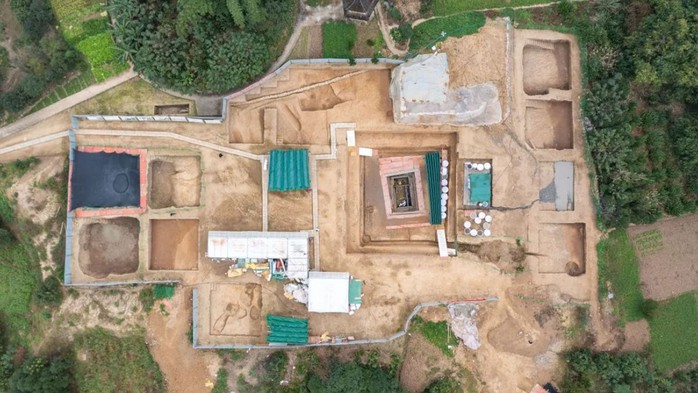 Xuất hiện báu vật chưa từng thấy trong mộ cổ 2.200 năm ở Trùng Khánh- Ảnh 1. Xuất hiện báu vật chưa từng thấy trong mộ cổ 2.200 năm ở Trùng Khánh- Ảnh 1.