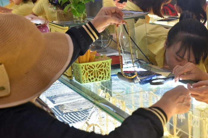 Giá vàng hôm nay, 28-12: Tăng tiếp- Ảnh 1. Giá vàng hôm nay, 28-12: Tăng tiếp- Ảnh 1.