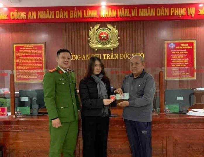 Nhặt được vàng và tiền liền tìm cách trả lại cho người đánh rơi- Ảnh 1. Nhặt được vàng và tiền liền tìm cách trả lại cho người đánh rơi- Ảnh 1.