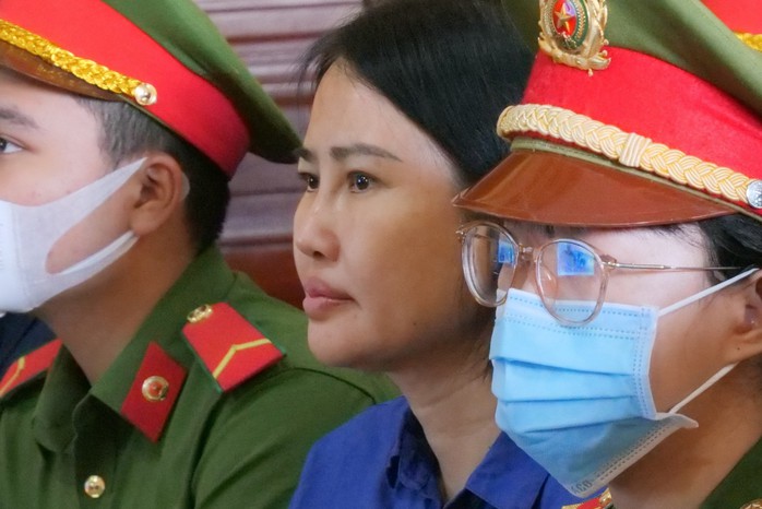 Cựu giám đốc Sở Y tế tỉnh Tây Ninh khai 3 lần nhận "quà"- Ảnh 2. Cựu giám đốc Sở Y tế tỉnh Tây Ninh khai 3 lần nhận "quà"- Ảnh 2.