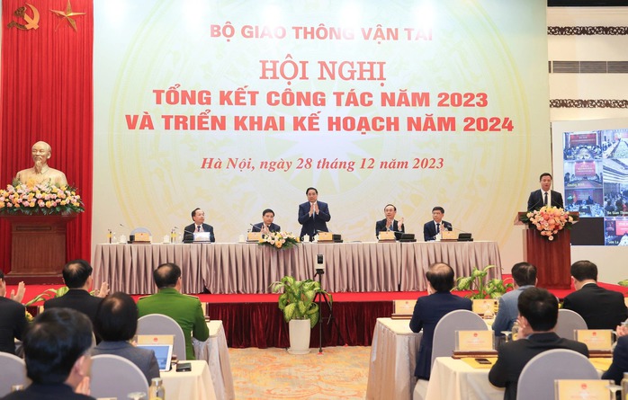 Cả nước có gần 1.900 km cao tốc được khai thác- Ảnh 1. Thủ tướng Chính phủ Phạm Minh Chính tham dự và chỉ đạo hội nghị