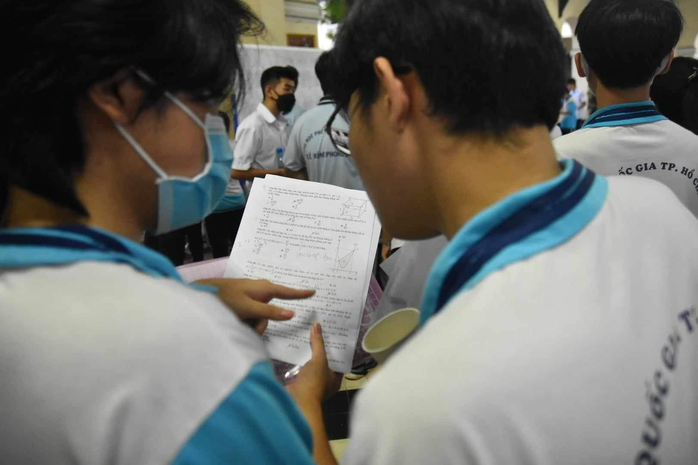 Loay hoay ra đề thi theo chương trình mới- Ảnh 1. Loay hoay ra đề thi theo chương trình mới- Ảnh 1.