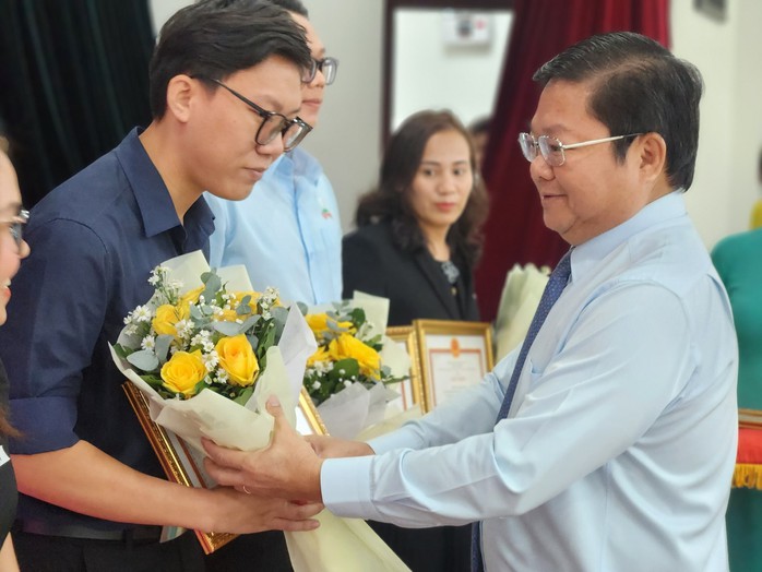 Tuyên dương 47 lao động giỏi tốt nghiệp các cơ sở giáo dục nghề nghiệp
- Ảnh 1. Tuyên dương 47 lao động giỏi tốt nghiệp các cơ sở giáo dục nghề nghiệp
- Ảnh 1.