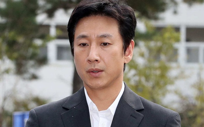 Dispatch: Lee Sun-kyun là "con cừu hiến tế" cho cảnh sát, truyền thông!- Ảnh 2. Dispatch: Lee Sun-kyun là "con cừu hiến tế" cho cảnh sát, truyền thông!- Ảnh 2.