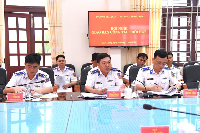 Cảnh sát biển và Hải quân tăng cường phối hợp thực hiện nhiệm vụ trên biển- Ảnh 2.