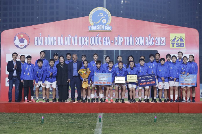 Giải nữ VĐQG 2023: TP HCM I bảo vệ thành công ngôi hậu, Than KSVN về nhì- Ảnh 3. Giải nữ VĐQG 2023: TP HCM I bảo vệ thành công ngôi hậu, Than KSVN về nhì- Ảnh 3.