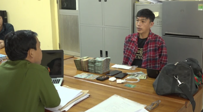 Tình tiết bất ngờ vụ cướp ngân hàng Sacombank ở TP HCM- Ảnh 2. Tình tiết bất ngờ vụ cướp ngân hàng Sacombank ở TP HCM- Ảnh 2.