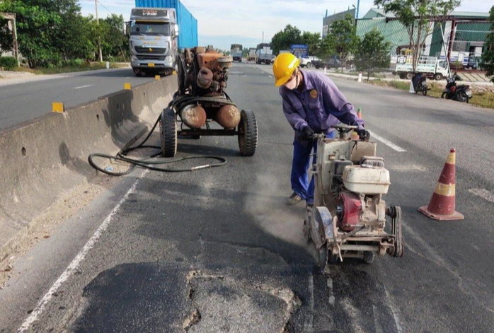 Người dân phản ứng khi 2 trạm thu phí Bến Thủy lại tăng giá vé- Ảnh 7. Người dân phản ứng khi 2 trạm thu phí Bến Thủy lại tăng giá vé- Ảnh 7.