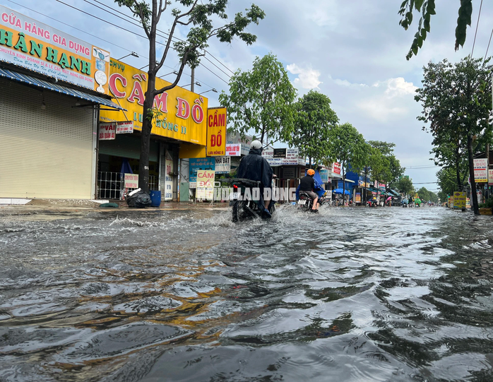 Trưa 28-12, TP HCM mưa ngập đường giữa mùa khô, chuyên gia nói gì?- Ảnh 1. Trưa 28-12, TP HCM mưa ngập đường giữa mùa khô, chuyên gia nói gì?- Ảnh 1.
