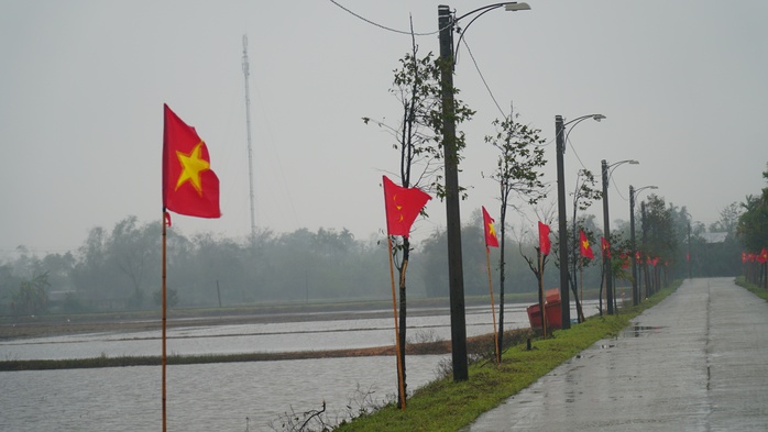 Khánh thành "Đường cờ Tổ quốc" trên quê hương Đại tướng Nguyễn Chí Thanh- Ảnh 5. Khánh thành "Đường cờ Tổ quốc" trên quê hương Đại tướng Nguyễn Chí Thanh- Ảnh 5.