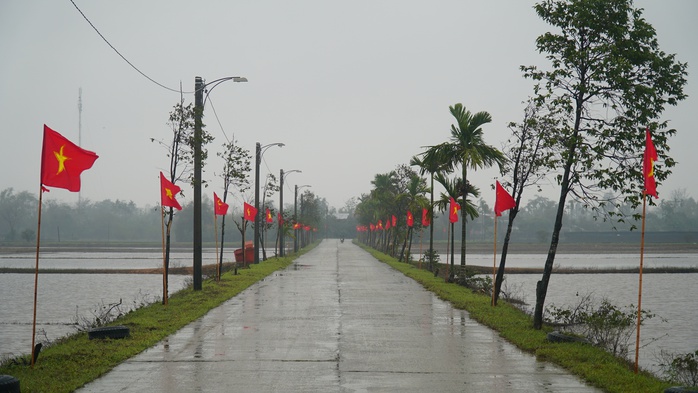 Khánh thành "Đường cờ Tổ quốc" trên quê hương Đại tướng Nguyễn Chí Thanh- Ảnh 4. Khánh thành "Đường cờ Tổ quốc" trên quê hương Đại tướng Nguyễn Chí Thanh- Ảnh 4.