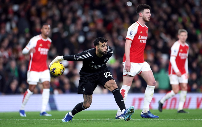 Bàn thua gây tranh cãi, Arsenal mất ngôi đầu Ngoại hạng Anh- Ảnh 6. Bàn thua gây tranh cãi, Arsenal mất ngôi đầu Ngoại hạng Anh- Ảnh 6.