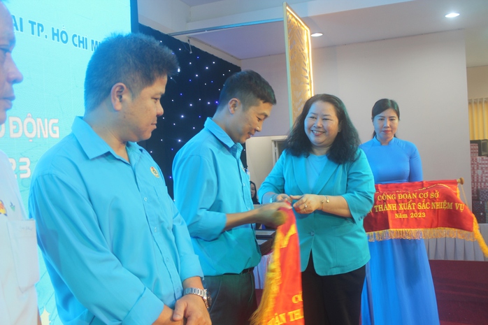 Chăm lo đoàn viên khó khăn, thúc đẩy phong trào thi đua lao động- Ảnh 1. Chăm lo đoàn viên khó khăn, thúc đẩy phong trào thi đua lao động- Ảnh 1.