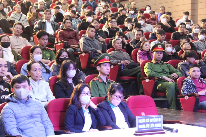 Xét xử vụ cướp ngân hàng, giết bảo vệ rúng động Đà Nẵng- Ảnh 3. Xét xử vụ cướp ngân hàng, giết bảo vệ rúng động Đà Nẵng- Ảnh 3.