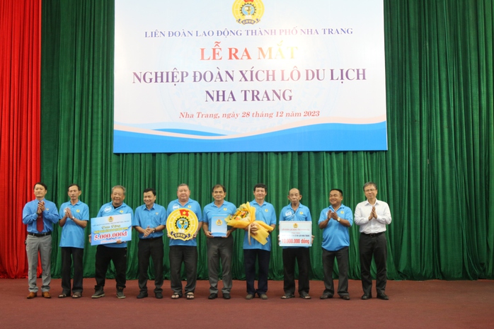 Khánh Hòa: 264 lao động hành nghề xích lô tham gia nghiệp đoàn- Ảnh 4. Khánh Hòa: 264 lao động hành nghề xích lô tham gia nghiệp đoàn- Ảnh 4.