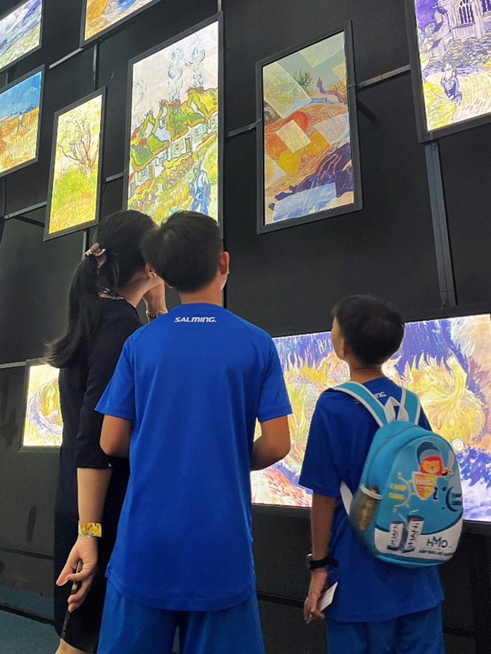 Triển lãm Van Gogh Art Lighting Experience nằm trong top điểm đến đón năm mới được yêu thích nhất TP HCM- Ảnh 2.