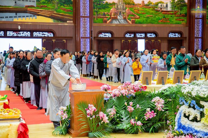 Xôn xao thông tin xá lợi tóc Đức Phật 2.600 năm trưng bày ở chùa Ba Vàng- Ảnh 3. Xôn xao thông tin xá lợi tóc Đức Phật 2.600 năm trưng bày ở chùa Ba Vàng- Ảnh 3.