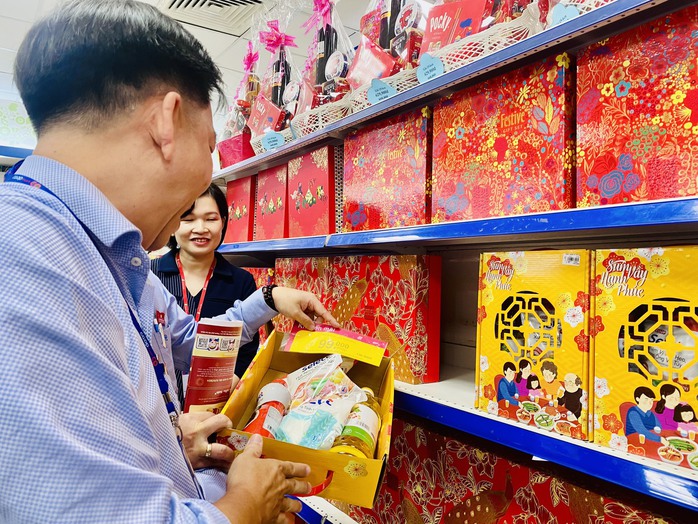 Không nên để cận Tết mới giảm giá!- Ảnh 2. Không nên để cận Tết mới giảm giá!- Ảnh 2.