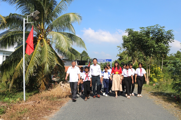 Chương trình ý nghĩa của Báo Người Lao Động đến với vùng quê Vĩnh Long- Ảnh 4. Chương trình ý nghĩa của Báo Người Lao Động đến với vùng quê Vĩnh Long- Ảnh 4.