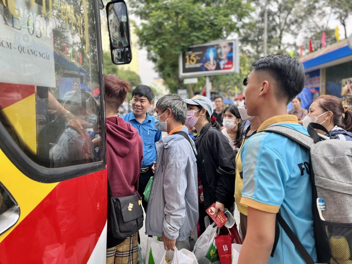 Khó mấy cũng thưởng Tết cho người lao động- Ảnh 4. Khó mấy cũng thưởng Tết cho người lao động- Ảnh 4.