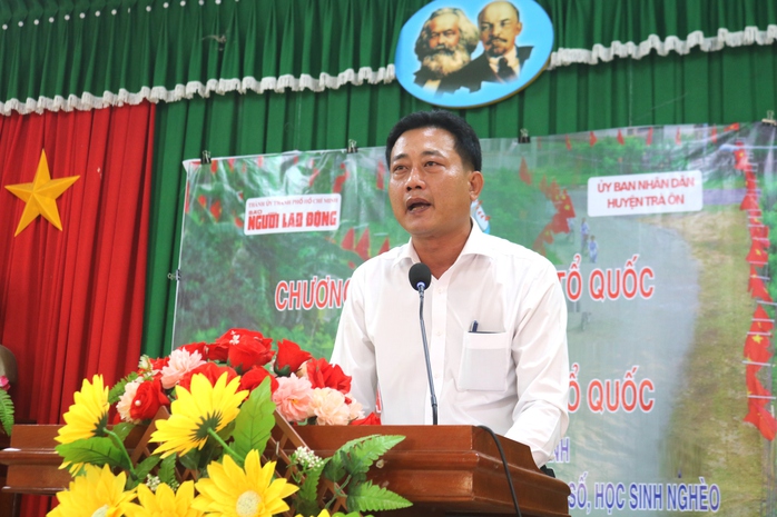 Chương trình ý nghĩa của Báo Người Lao Động đến với vùng quê Vĩnh Long- Ảnh 1. Chương trình ý nghĩa của Báo Người Lao Động đến với vùng quê Vĩnh Long- Ảnh 1.