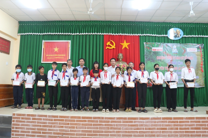 Chương trình ý nghĩa của Báo Người Lao Động đến với vùng quê Vĩnh Long- Ảnh 7. Chương trình ý nghĩa của Báo Người Lao Động đến với vùng quê Vĩnh Long- Ảnh 7.