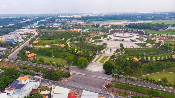 Giải half-marathon "Tự hào Tổ quốc tôi" 2024: Trải nghiệm tuyệt vời, đầy ý nghĩa- Ảnh 1. Giải half-marathon "Tự hào Tổ quốc tôi" 2024: Trải nghiệm tuyệt vời, đầy ý nghĩa- Ảnh 1.