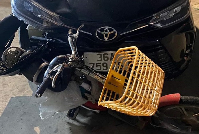 Khởi tố cán bộ ở Thanh Hóa lái ôtô tông chết người rồi bỏ chạy- Ảnh 2. Khởi tố cán bộ ở Thanh Hóa lái ôtô tông chết người rồi bỏ chạy- Ảnh 2.