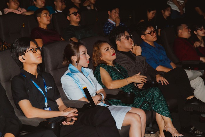 Siu Black làm việc liên tục để kiếm tiền trả nợ
- Ảnh 4. Siu Black làm việc liên tục để kiếm tiền trả nợ
- Ảnh 4.