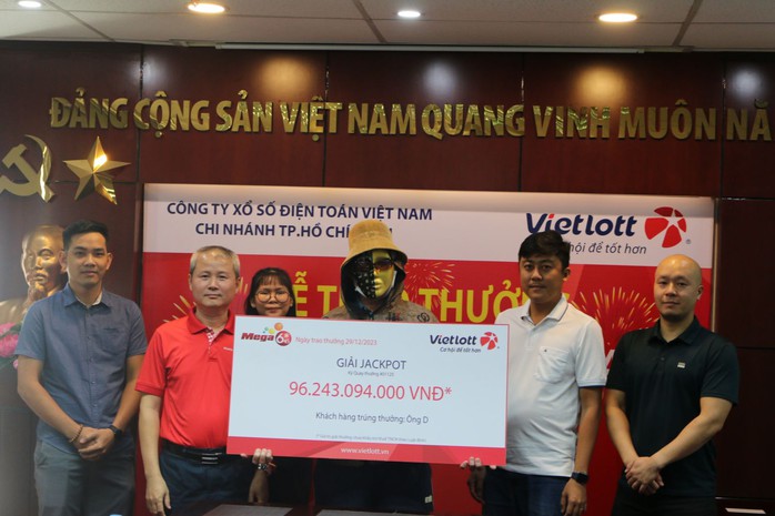Một người chạy xe ôm ở TP HCM trúng giải Vietlott 96 tỉ đồng- Ảnh 1. Một người chạy xe ôm ở TP HCM trúng giải Vietlott 96 tỉ đồng- Ảnh 1.