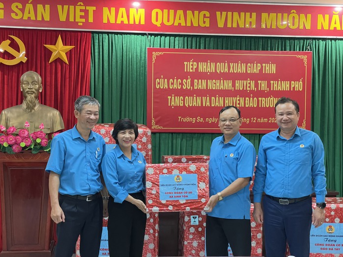 Công đoàn Khánh Hòa gửi xuân ra huyện đảo Trường Sa- Ảnh 3. Công đoàn Khánh Hòa gửi xuân ra huyện đảo Trường Sa- Ảnh 3.