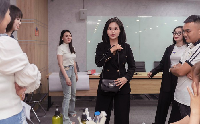 Chi chục triệu học livestream bán hàng- Ảnh 4. Chi chục triệu học livestream bán hàng- Ảnh 4.