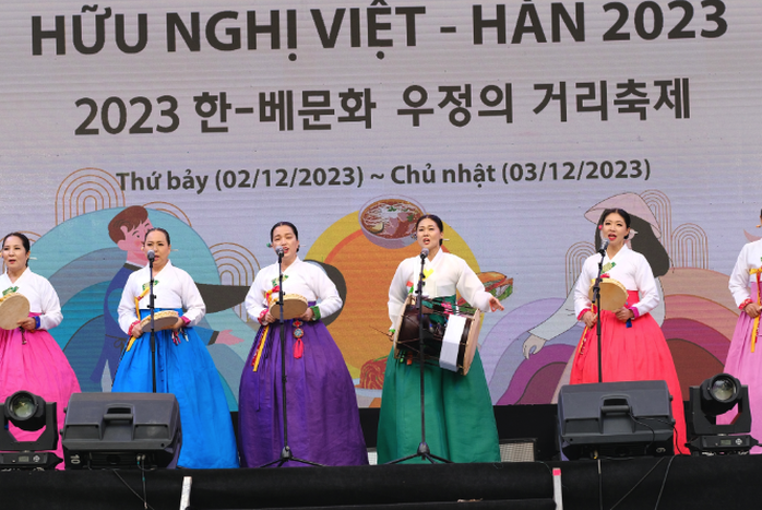 Tưng bừng "Con đường văn hoá hữu nghị Việt - Hàn" 2023- Ảnh 1. Tưng bừng "Con đường văn hoá hữu nghị Việt - Hàn" 2023- Ảnh 1.