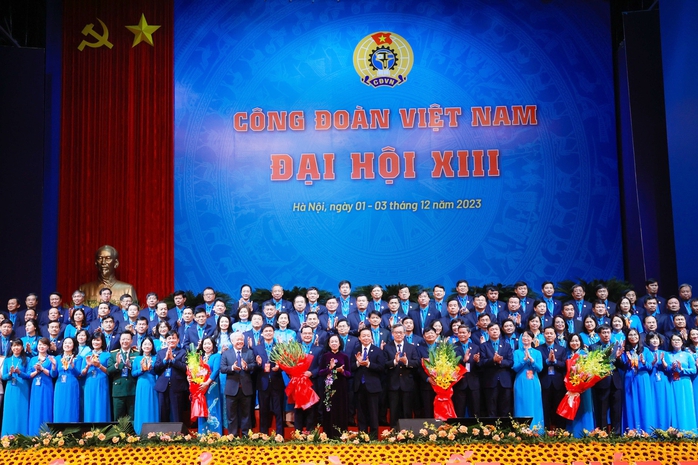 Ông Nguyễn Đình Khang tái đắc cử Chủ tịch Tổng LĐLĐ Việt Nam khoá XIII- Ảnh 2.