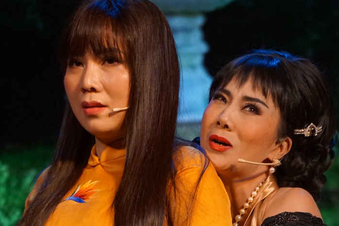 Xem vở "Khách sạn Hào Hoa": Mê đắm chất trữ tình của cải lương- Ảnh 3. Xem vở "Khách sạn Hào Hoa": Mê đắm chất trữ tình của cải lương- Ảnh 3.