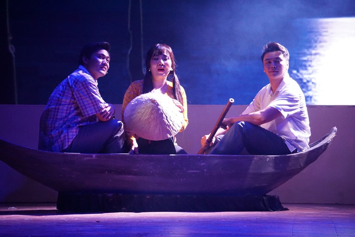 Xem vở "Khách sạn Hào Hoa": Mê đắm chất trữ tình của cải lương- Ảnh 1. Xem vở "Khách sạn Hào Hoa": Mê đắm chất trữ tình của cải lương- Ảnh 1.