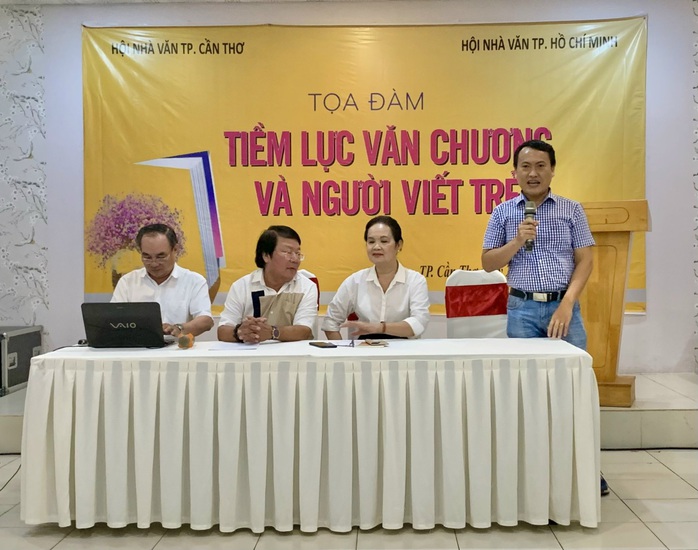 VĂN CHƯƠNG ĐBSCL VÀ NGƯỜI VIẾT TRẺ: Chỉ cần không bỏ cuộc là đã thành công- Ảnh 3. VĂN CHƯƠNG ĐBSCL VÀ NGƯỜI VIẾT TRẺ: Chỉ cần không bỏ cuộc là đã thành công- Ảnh 3.