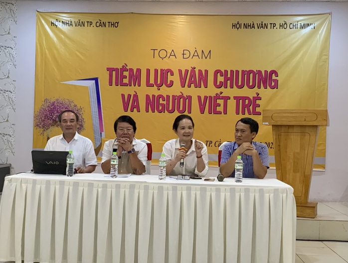 VĂN CHƯƠNG ĐBSCL VÀ NGƯỜI VIẾT TRẺ: Chỉ cần không bỏ cuộc là đã thành công- Ảnh 2. VĂN CHƯƠNG ĐBSCL VÀ NGƯỜI VIẾT TRẺ: Chỉ cần không bỏ cuộc là đã thành công- Ảnh 2.