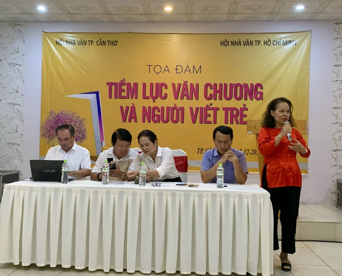 VĂN CHƯƠNG ĐBSCL VÀ NGƯỜI VIẾT TRẺ: Chỉ cần không bỏ cuộc là đã thành công- Ảnh 6. VĂN CHƯƠNG ĐBSCL VÀ NGƯỜI VIẾT TRẺ: Chỉ cần không bỏ cuộc là đã thành công- Ảnh 6.
