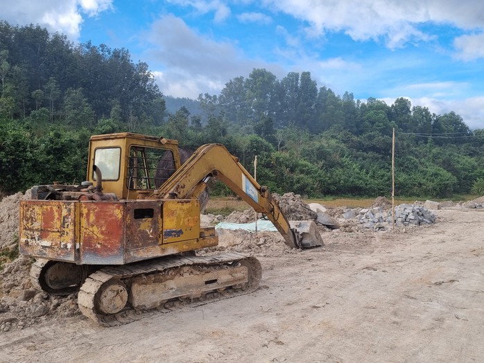 Phóng viên vừa báo chính quyền, mỏ đá "lậu" bỗng vắng tanh- Ảnh 3. Phóng viên vừa báo chính quyền, mỏ đá "lậu" bỗng vắng tanh- Ảnh 3.