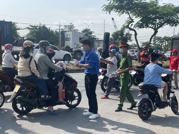 Hình ảnh đẹp ở cửa ngõ phía Tây TP HCM - Ảnh 1. Hình ảnh đẹp ở cửa ngõ phía Tây TP HCM - Ảnh 1.