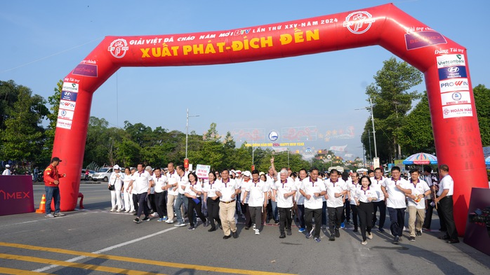 Bình Dương rộn ràng Giải việt dã "Chào năm mới" 2024- Ảnh 4. Bình Dương rộn ràng Giải việt dã "Chào năm mới" 2024- Ảnh 4.