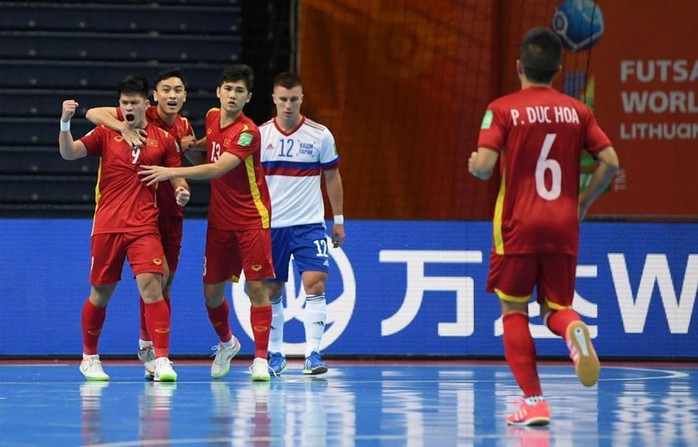 Nguyen-dac-huy-(9)-ghi-ban-rut-ngan-cach-biet-cho-futsal-viet-nam Người hùng futsal Việt Nam tại World Cup 2021 giải nghệ- Ảnh 1.